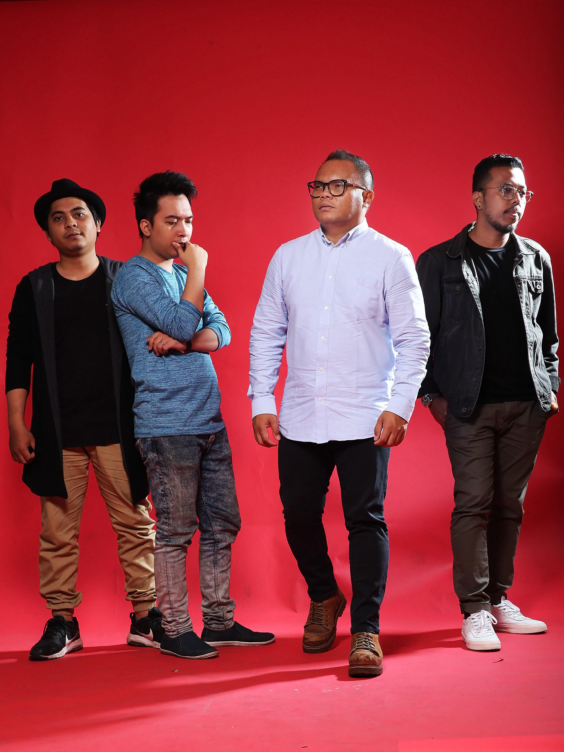 Melamarmu Lagu Bahagia Dari Badai Romantic Project News Entertainment Fimela Com