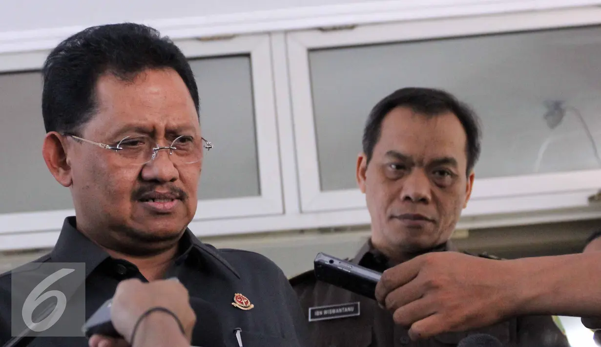 Kepala Kejati DKI Jakarta, M Adi Toegariman memberikan keterangan pers kepada wartawan terkait putusan praperadilan Dahlan Iskan di Gedung Kejaksaan Tinggi DKI,Rabu (5/8/2015). (Liputan6.com/Helmi Afandi)