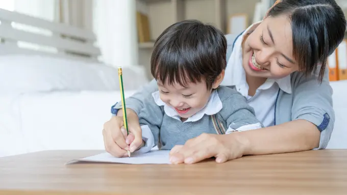 Ajarkan Empati Sejak Dini Lewat Kindness Notes, Ide Ngabuburit Bermakna untuk Si Kecil