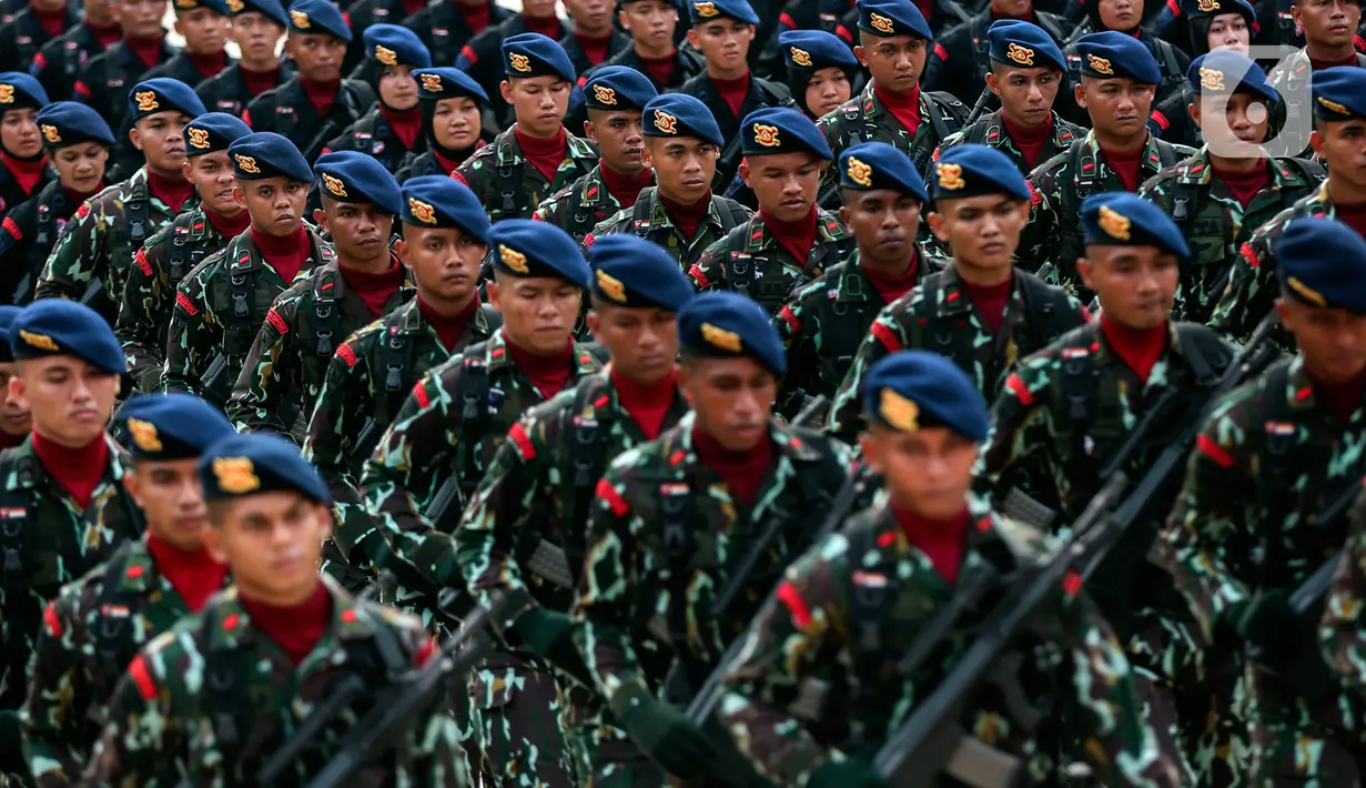 Mereka terdiri atas Satpol PP sebanyak 60 personel, Dinas Perhubungan 55 personel, Pemadam Kebakaran sebanyak 30 personel beserta enam unit pemadam, dan dari Dinas Kesehatan sebanyak 28 personel dengan empat unit ambulans. (Liputan6.com/Johan Tallo)
