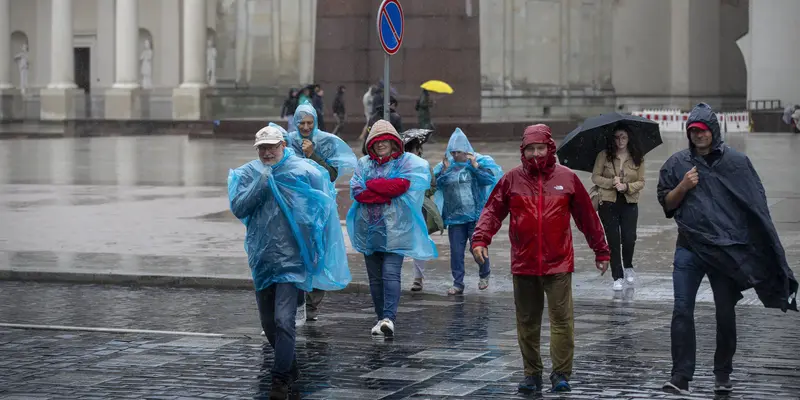 Badai menerjang Lithuania, warga diminta waspada