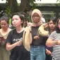 Sejumlah mahasiswa dan alumni UGM berunjuk rasa menuntut penuntasan kasus dugaan pemerkosaan yang menimpa mahasiswi UGM saat KKN (Liputan6.com/ Switzy Sabandar)