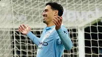 Pemain Manchester City Tijjani Reijnders merayakan gol yang dicetaknya pada laga semifinal Carabao Cup/Piala Liga Inggris antara Man City vs Newcastle di Manchester, Inggris, Rabu, 4 Februari 2026. (AP Photo/Dave Thompson)