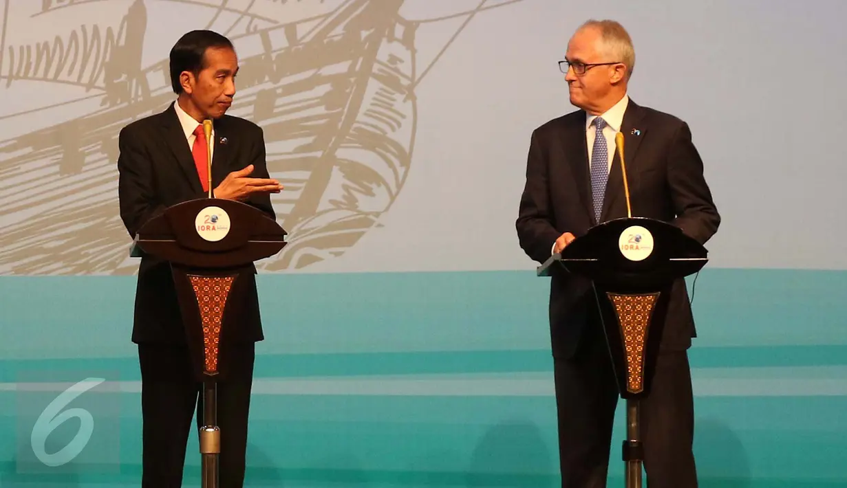 Presiden RI Joko Widodo dan PM Australia Malcom Turnbull saat memberikan keterangan pers terkait hasil KTT IORA 2017 di JCC, Jakarta, Selasa (7/3). KTT IORA 2017 menghasilkan kesepakatan Jakarta Concord. (Liputan6.com/Angga Yuniar)