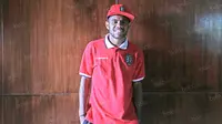 Yabes Roni Malaifani saat mengikuti sesi foto sebelum bertanding pada laga Torabika Bhayangkara Cup 2016. (Bola.com/Nicklas Hanoatubun)