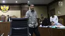 Tersangka kasus dugaan korupsi e-KTP, Markus Nari saat jeda menjadi saksi pada sidang lanjutan dugaan korupsi E-KTP  dengan terdakwa Irvanto H Pambudi dan Made Oka Masagung di Pengadilan Tipikor, Jakarta, Selasa (25/9). (Liputan6.com/Helmi Fithriansyah)