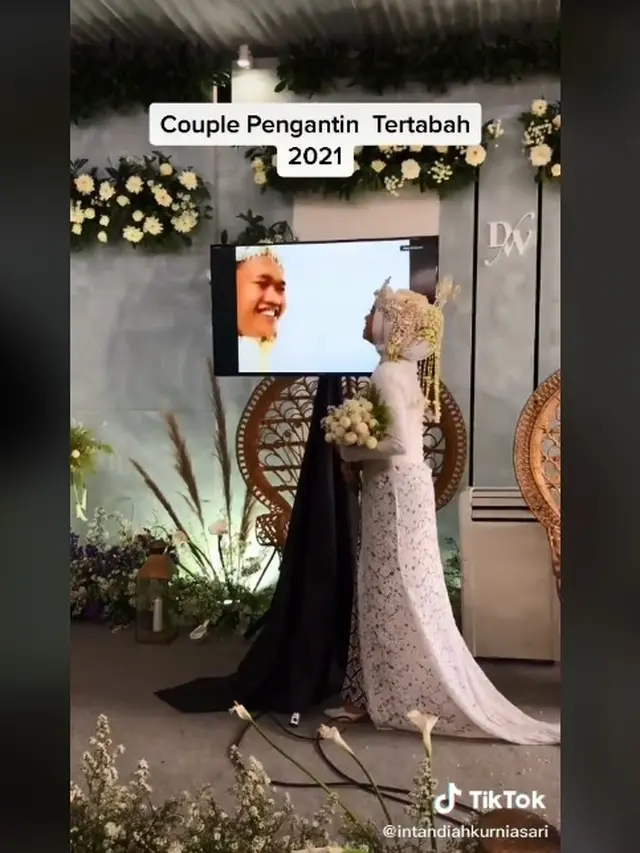 Pasangan Pengantin Akad Nikah Virtual Usai Mempelai Pria Positif Covid-19