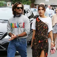 Pilih outfit yang buat penampilan effortlessly chic. (Photo: whowhatwear)