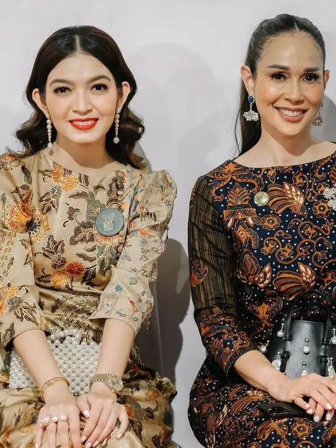 Selvi Ananda dan Loemongga Haoemasan saat  HUT Dekranas di Solo