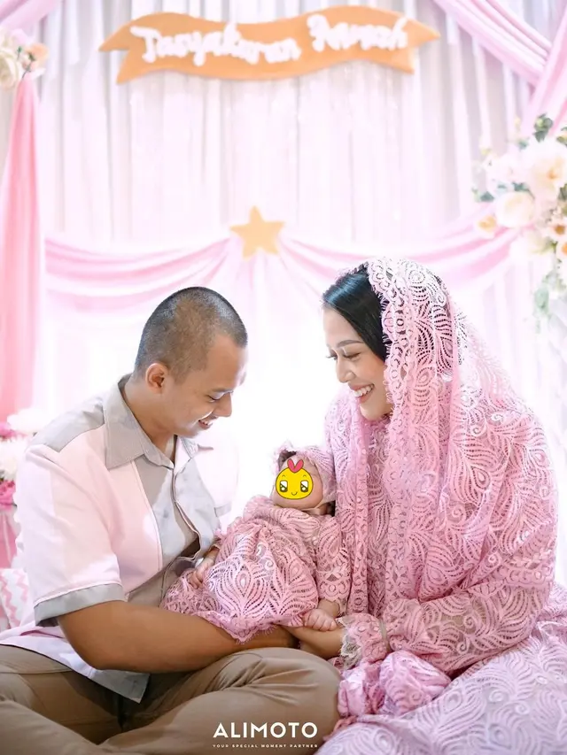 Sudah Dikaruniai Anak Pertama, Ini 6 Potret Bahagia Nadhila Maharani dan Suami