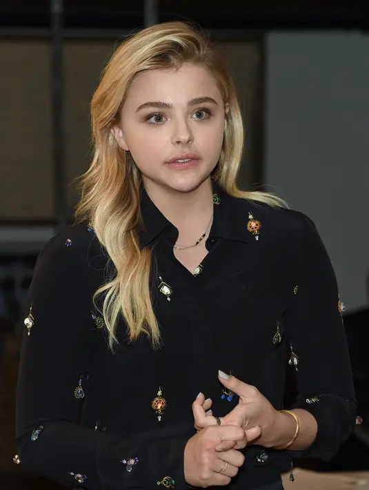 Dalam sebuah wawancara dengan edisi Juni InStyle ini, Chloe Moretz mengungkapkan bahwa berkencan itu adalah hal yang sudah biasa ia lakukan, namun terkadang ia merasa bosan dengan kencan yang begitu saja. (AFP/Bintang.com)