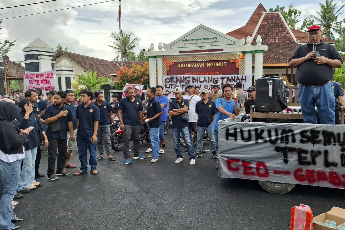 Ratusan warga Gunungkidul demo terkait dugaan penyelewengan dana desa. (Liputan6.com/Hendro Ary Wibowo)