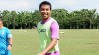 Hamka Hamzah saat latihan bersama Sriwijaya FC. (Bola.com/Riskha Prasetya)