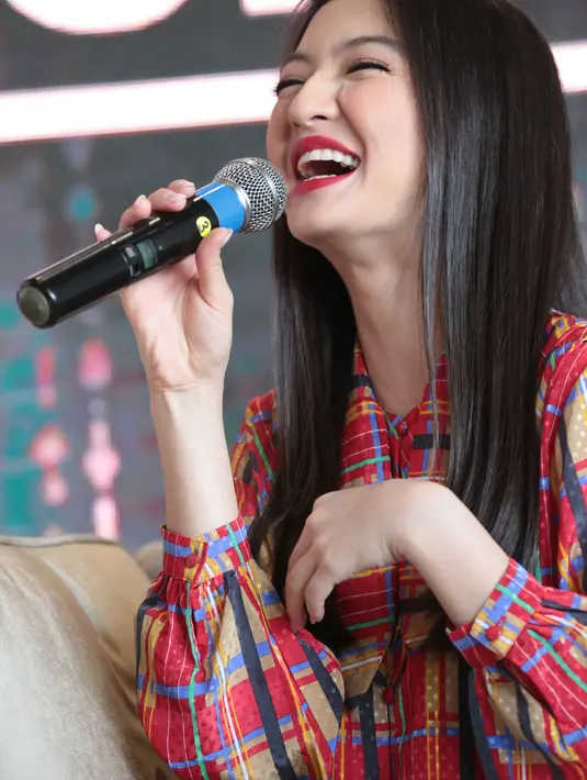 "Intinya istirahat, nutrisi, olahraga, pastinya happy-happy dengan teman itu juga sangat penting," jelas finalis Puteri Indonesia 2008 ini. (Adrian Putra/Bintang.com)