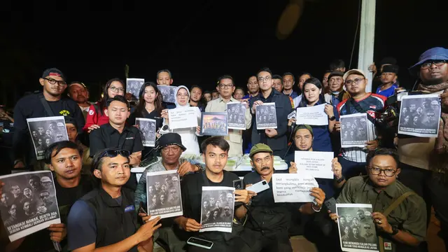 Doa bersama untuk keselamatan jurnalis hilang kontak. (Liputan6.com/Muhamad Agil Aliansyah)