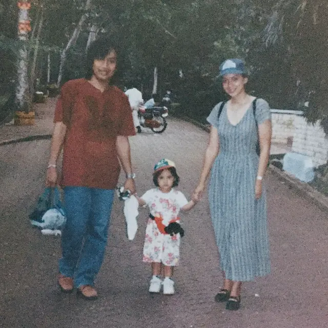 6 Potret Lawas Masa Kecil Chika Bagaskara, Dekat dengan Ira Wibowo Sedari Dulu