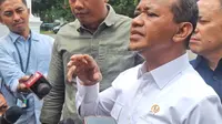 Menteri ESDM Bahlil Lahadalia menegaskan bahwa pembelian gas elpiji 3 kg di pengecer tetap harus memakai KTP. (Liputan6.com/Lizsa Egeham)