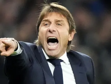 Antonio Conte mengawali kiprahnya sebagai juru taktik Tottenham Hotspur dengan hasil positif. (AP/Frank Augstein)