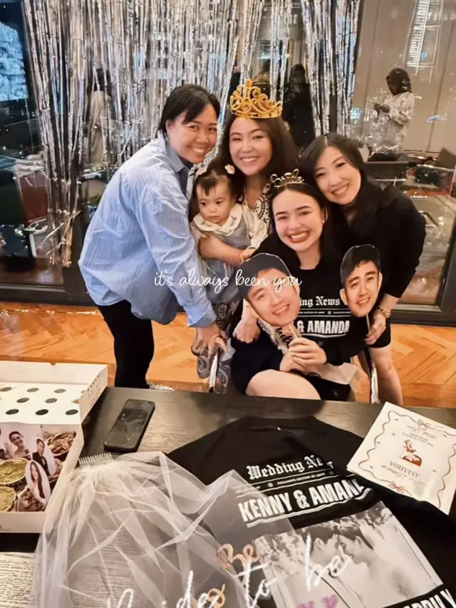 Amanda Manopo terlihat bahagia saat mendapatkan kejutan bridalshower. [@fannyhamasaki]