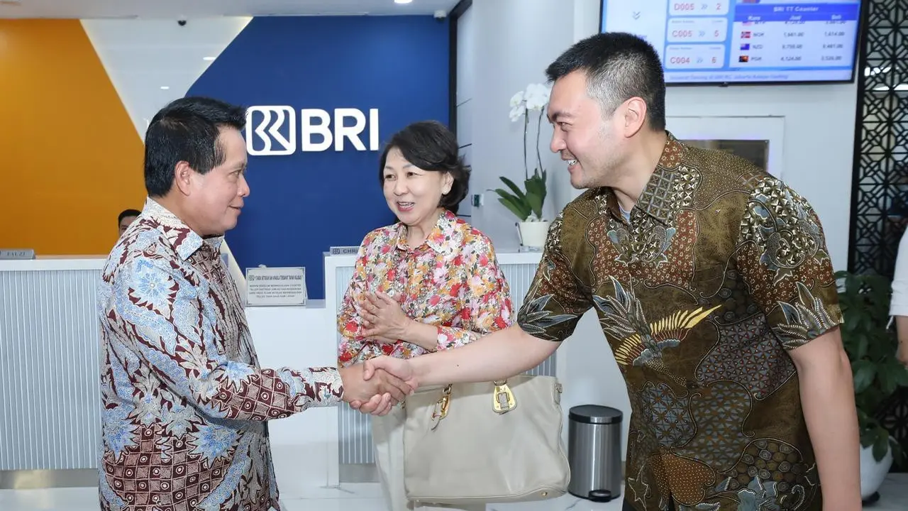 Rayakan Hari Pelanggan Nasional, Direksi BRI Sapa Langsung Nasabah di Daerah