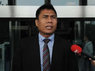 Ketua DPRD Kota Malang Abdul Hakim memberi keterangan usai diperiksa KPK, Jakarta, Jumat (6/4). Abdul Hakim diperiksa sebagai tersangka terkait kasus dugaan suap pembahasan APBD-P Pemerintah Kota Malang Tahun Anggaran (TA) 2015. (Merdeka.com/Dwi Narwoko)