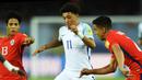 Pemain Timnas Inggris U-17, Jadon Sancho saat laga Grup F Piala Dunia U-17 2017 melawan Chile di Salt Lake Stadium, Kolkata, India, 8 Oktober 2017. Sancho juga berhasil mengantarkan skuad The Three Lions menjuarai turnamen tersebut. (AFP/Dibyangshu Sarkar)