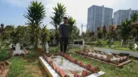 11 batu nisan di sebuah makam bernilai Rp1,5 juta per set ini dicuri, diduga untuk dijual lagi. (Sumber: Bernama)