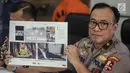 Karopenmas Divisi Humas Polri Brigjen Pol Dedi Prasetyo menunjukkan barang bukti kasus propaganda dan penyebaran hoaks SARA di Mabes Polri, Jakarta, Jumat (28/6/2019). Polisi menyita barang bukti laptop, hp, hardisk, dan atribut laskar FPI. (Liputan6.com/Faizal Fanani)