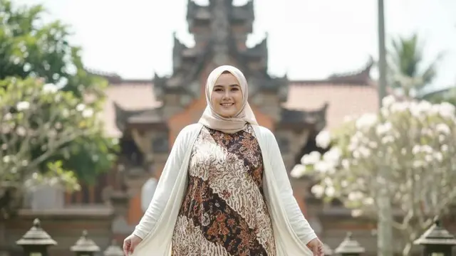 Model Gamis Batik Longgar Tampilan Syar'i