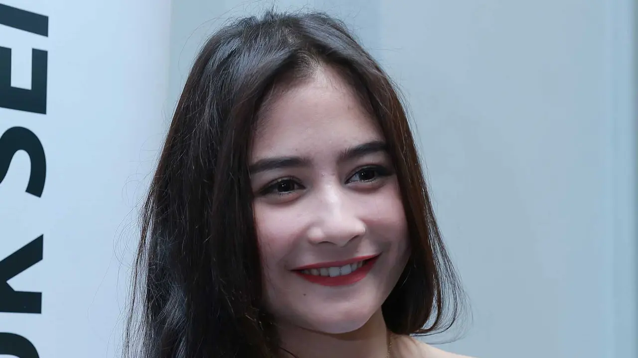 Prilly Latuconsina 
