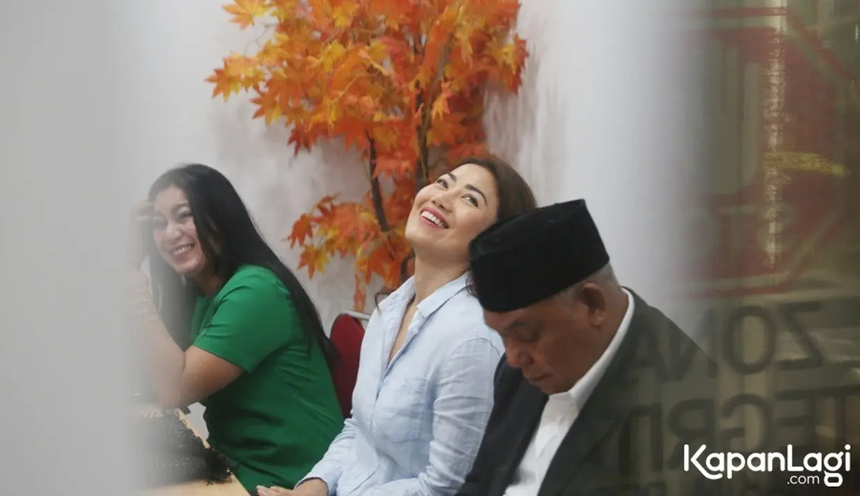 Sekedar informasi, Ari Wibowo mengajukan gugatan cerai di PN Jakarta Selatan pada 3 April 2023 lalu.  Setelah sempat di tunda, akhirnya sidang mediasi  bisa digelar. [Foto: KapanLagi.com/Budy Santoso]