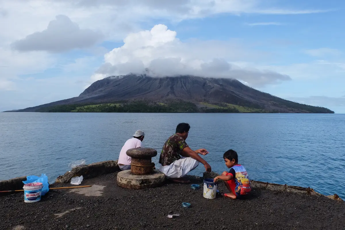 Gunung Ruang di Sulawesi Utara