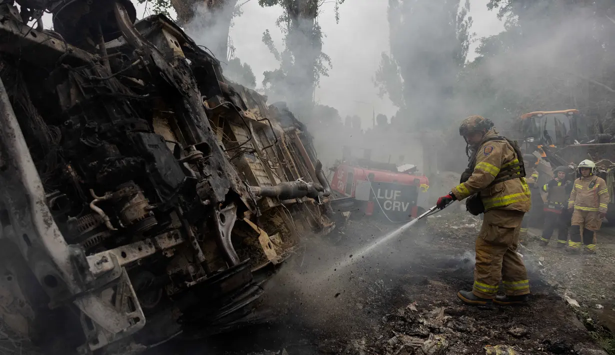 Dalam unggahan di media sosial, Wali Kota Kyiv, Vitali Klitschko mengatakan jumlah korban luka telah meningkat menjadi 43 orang, 26 orang di antaranya dirawat di rumah sakit. (Tetiana DZHAFAROVA/AFP)