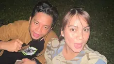 Dustin Tiffani kini telah memiliki kekasih baru. Pembawa acara sekaligus komedian yang memiliki julukan Zero Logic ini baru saja memperkenalkan kekasihnya yang bernama Ditha Rizky Amalia. (Instagram/jhonsss24)