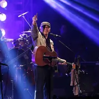 Iwan Fals di konser Untukmu Indonesia (Nurwahyunan/Bintang.com)