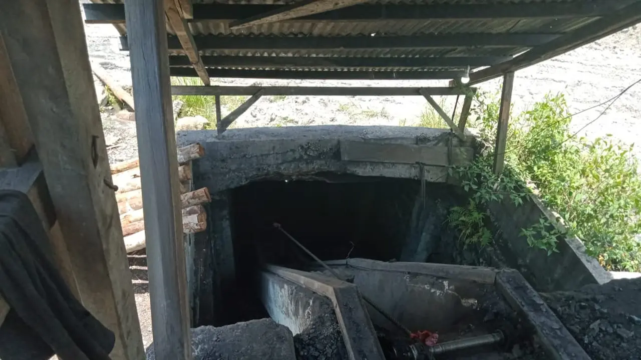 Lubang tambang di Sawahlunto yang diduga runtuh di kedalaman 150 meter. (Liputan6.com/ ist)