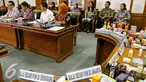 Badan POM temukan lebih dari 20 miliar rupiah kosmetika ilegal yang mengandung bahan berbahaya, Jakarta, Jumat (6/11/2015). Selama satu minggu lebih BPOM berhasil menemukan 977 jenis kosmetika tanpa izin edar. (Liputan6.com/Yoppy Renato)