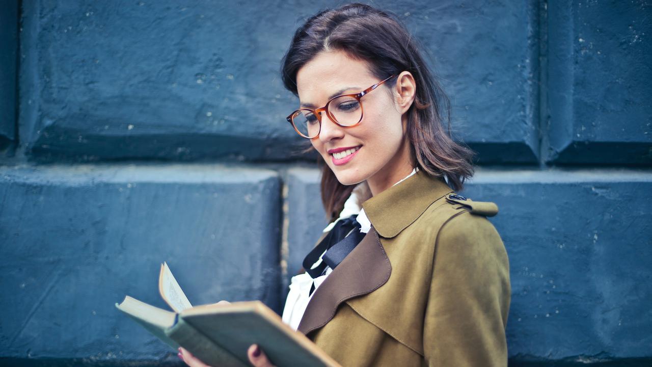 Ilustrasi membaca, buku, belajar, majas