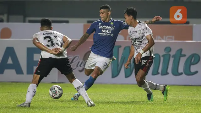 Foto: Tak Ada Pemenang di Laga Panas Persib Bandung Kontra Bali United di Grup C Piala Presiden 2022