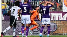 Fiorentina hanya puas memetik poin satu usai bermain imbang dengan Juventus pada laga pekan kelima Liga Italia di Stadion Artemio-Franchi, Sabtu (03/09/2022) malam WIB. (AFP/Vincenzo Pinto)