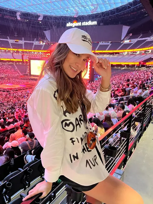 Luna Maya (Sumber: Instagram/lunamaya)