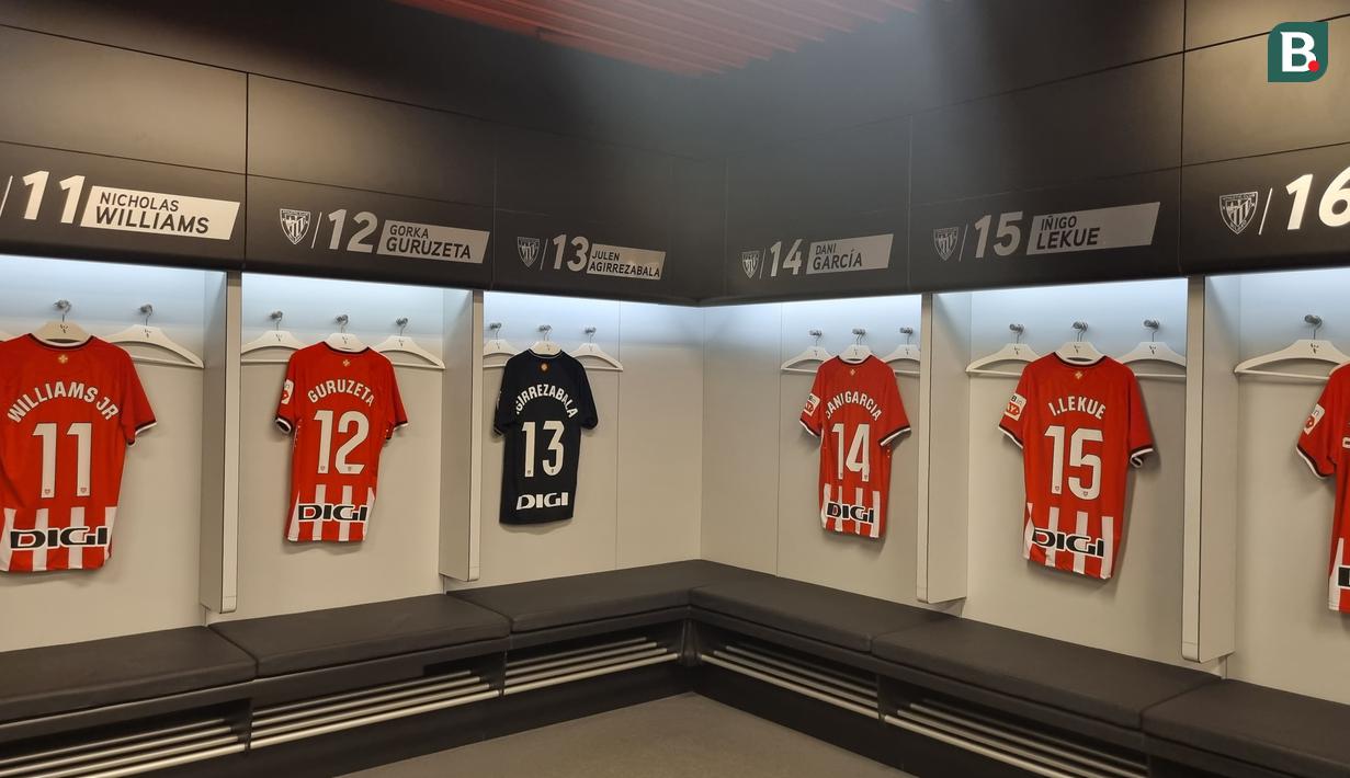 <p>Suasana ruang ganti di Stadion San Mames, kandang Athletic Bilbao saat Tur Stadion San Mames (10/1/2024). (Bola.com/Yus Mei Sawitri)</p>