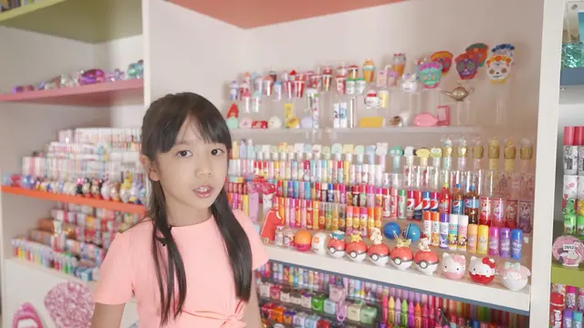 Anak berusia 6 tahun pengoleksi ribuan lip balm