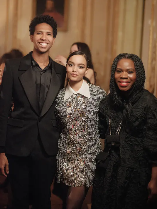 Aktris Sophie Wilde dan Iman Perez, fotografer Inez Van Lamsweerde & Vinoodh Matadin, Tyler Mitchell dan Joshua Woods, aktor dan penulis skenario Jeremy O'Harris, dan penyanyi Amanda Lear [Chanel]