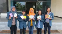Melalui cara kreatif dan inovatif, 5 mahasiswa dari Universitas Diponegoro ini mencipta kartu pos unik yang bertema kota Semarang