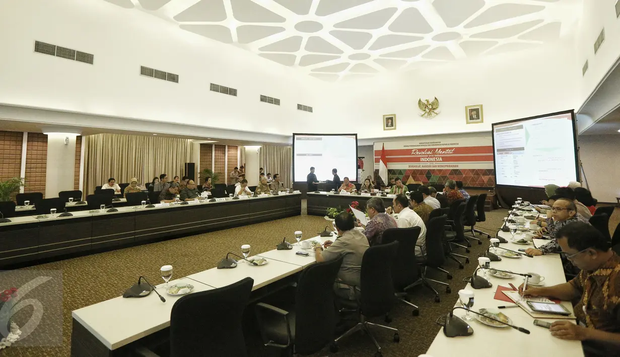 Suasana rapat koordinasi antara Menko PMK, Menristek Dikti dan Menteri Perindustrian di Jakarta, Kamis (11/2/2016). Rakor tersebut membahas Science Techno Park (STP) atau Taman Sains. (Liputan6.com/Faizal Fanani)