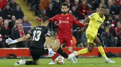 Liverpool sukses menklukkan Villarreal dalam partai leg pertama semifinal Liga Champions 2021/2022 yang digelar di Anfield, Kamis (28/4/2022). (AP/Jon Super)
 