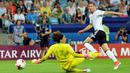 Proses terjadinya gol gelandang Jerman, Leon Goretzka, ke gawang Mexico pada laga semifinal Piala Konfederasi di Stadion Fisht, Sochi, Kamis (29/6/2017). Jerman menang 4-1 atas Mexico. (EPA/Peter Powell)