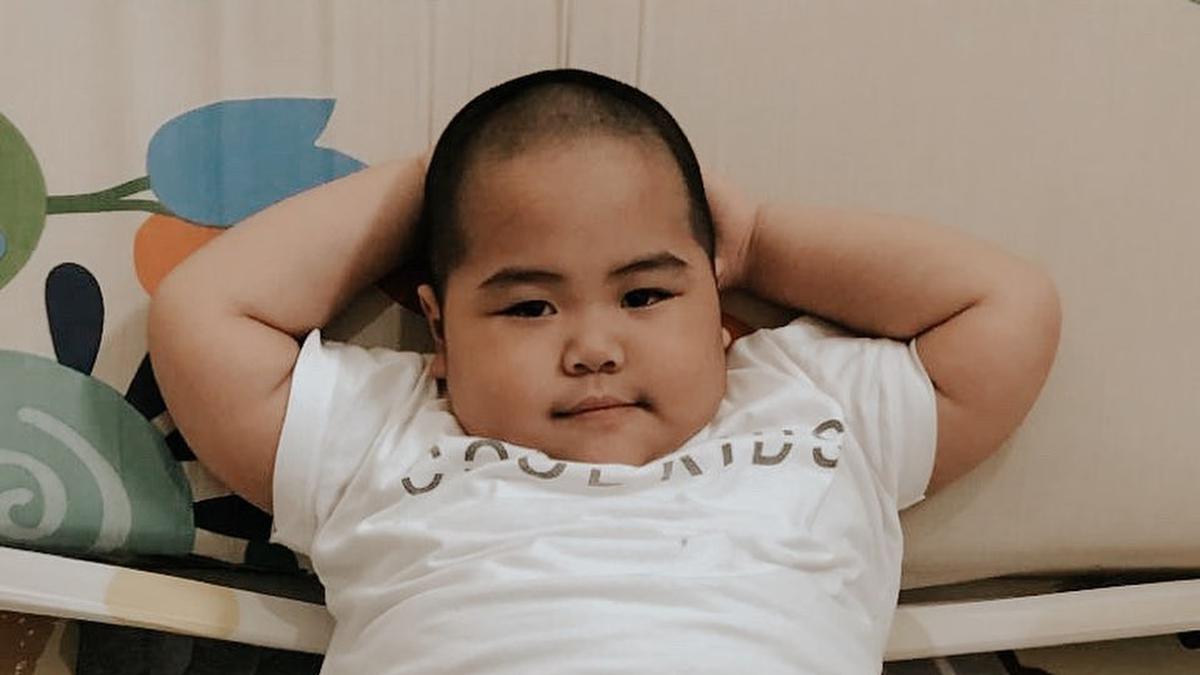 Dulu Viral, Penampilan Tatan Si Bocah Lucu Kini Bikin Pangling ...