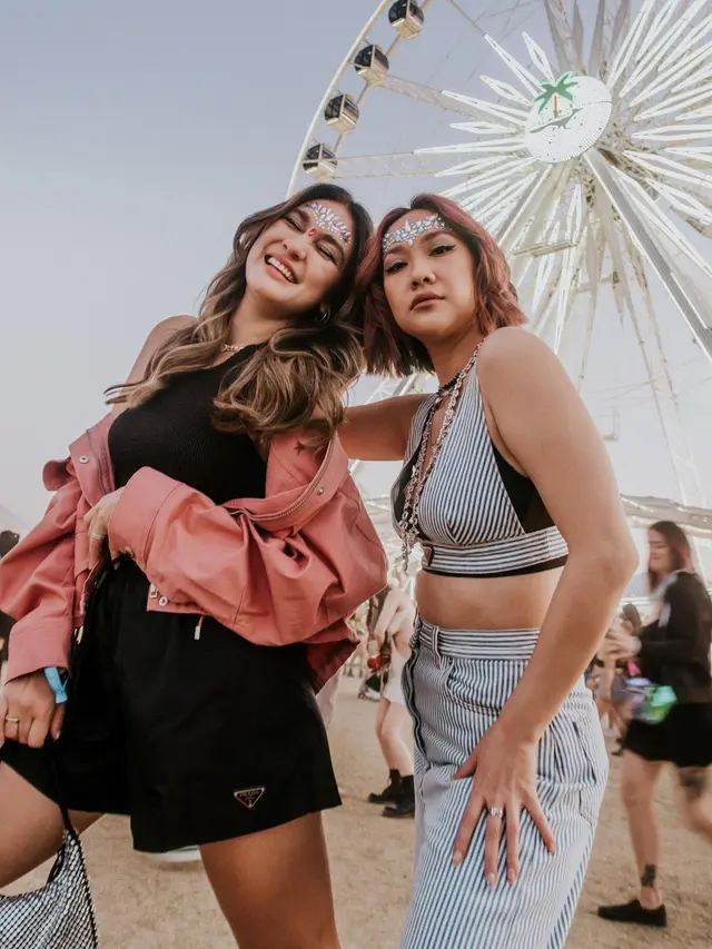 6 Gaya Luna Maya saat Nonton Festival Musik Coachella, Ekspresif Banget